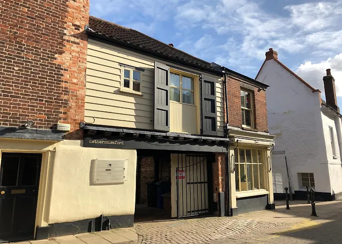 Studio 2 - Central Location Sleeps 4