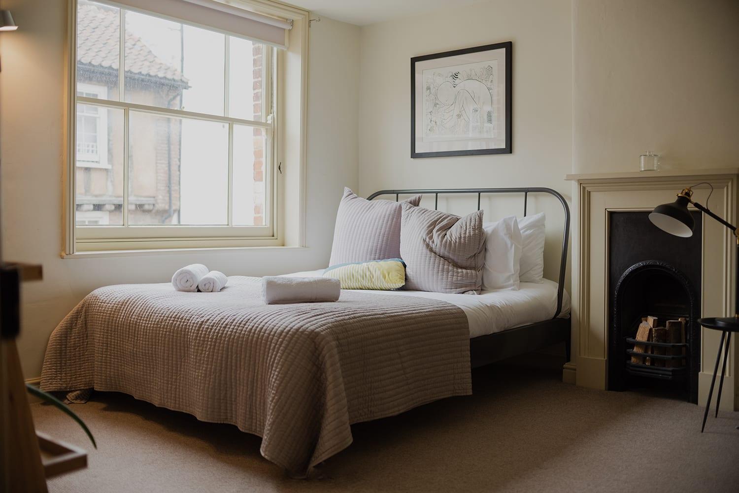 2 - Location Sleeps 4 Apartment *