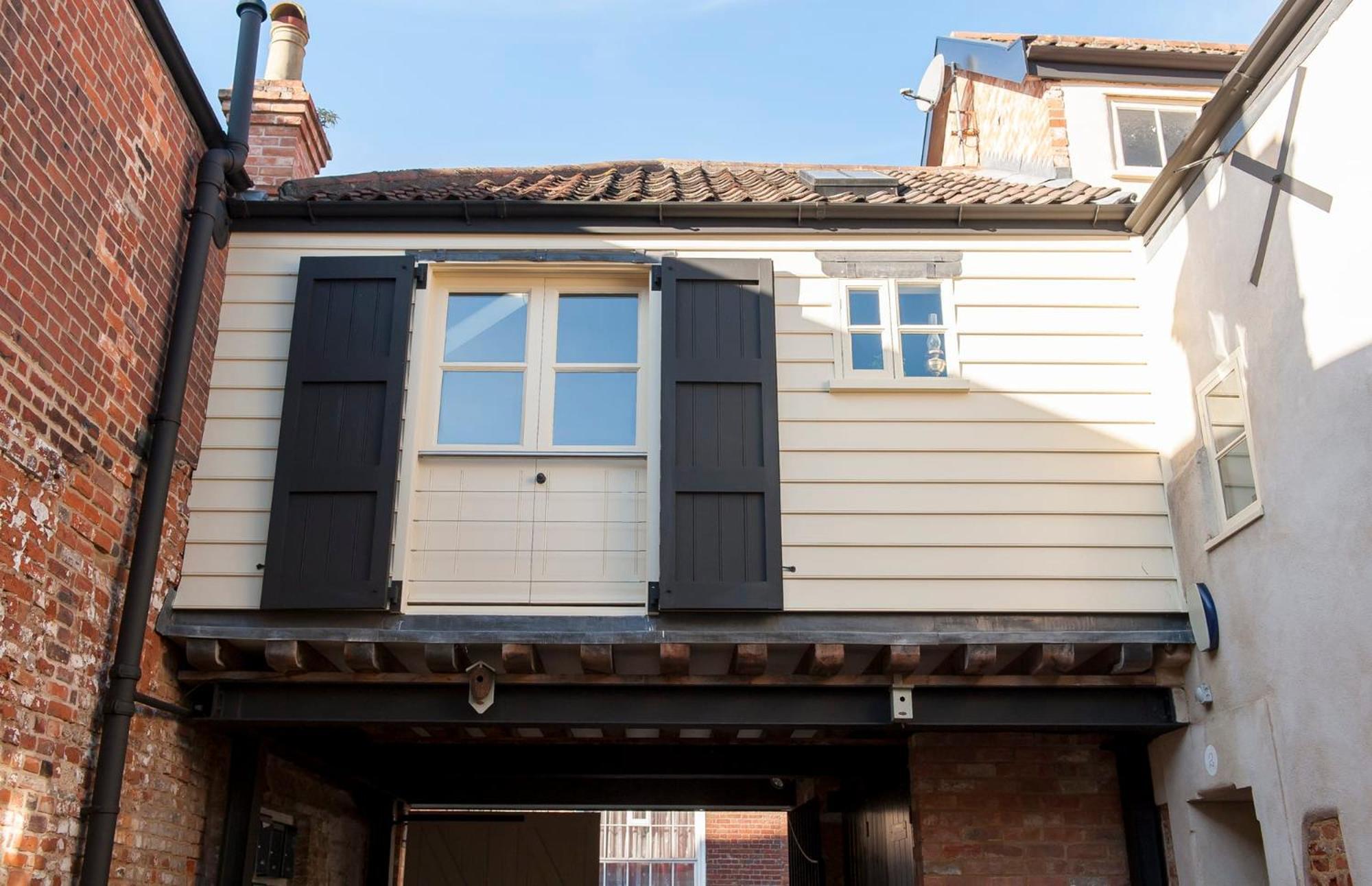 Apartment 2 - Location Sleeps 4 *